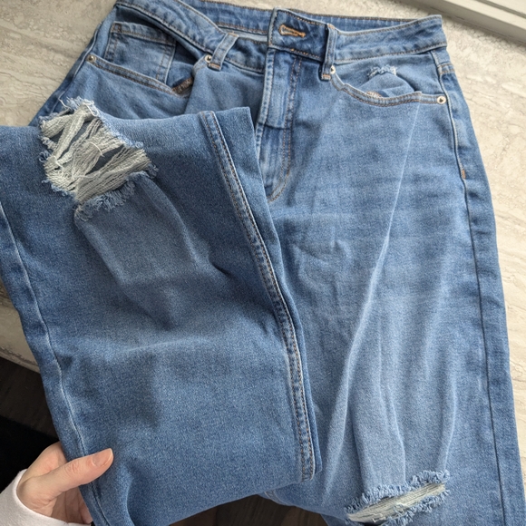 Size 9 Distressed Women's Jeans - Picture 1 of 3